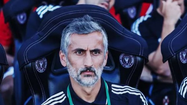 ريبيرو يطلب ضم مدافعين جدد للأهلي.. مرعي والجزار الأقرب