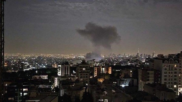 وسائل إعلام إيرانية: اندلاع حرائق في مطار مهر آباد