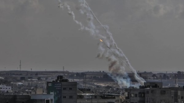 دمار هائل في تل أبيب.. صور مرعبة ومصرع 5 وإصابة 100 في هجوم إيراني غير مسبوق