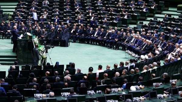 جدل في إيران حول الانسحاب من معاهدة حظر الانتشار النووي