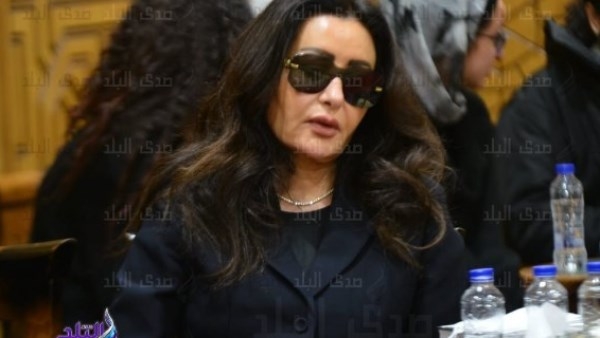 لطيفة توجه رسالة شكر لكل من قدم لها واجب العزاء في شقيقها نور الدين