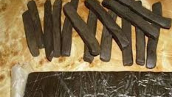 أخفيا الحشيش أسفل مقعد السيارة .. تأييد المشدد والغرامة لتاجرى مخدرات