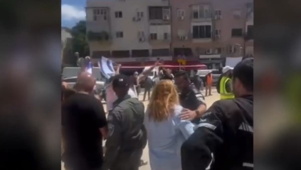 فلسطينيو الداخل المحتل يتظاهرون أمام السفارة المصرية في تل أبيب