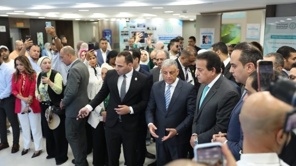 وزير الصحة يتابع أعمال تجهيز المخزن الإستراتيجي لفرع هيئة الرعاية الصحية بالإسماعيلية