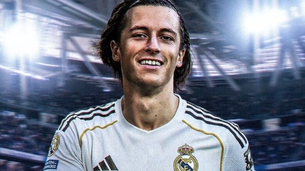 ريال مدريد يضم ألفارو كاريراس.. ومانشستر يونايتد يحصد 10 ملايين يورو من الصفقة