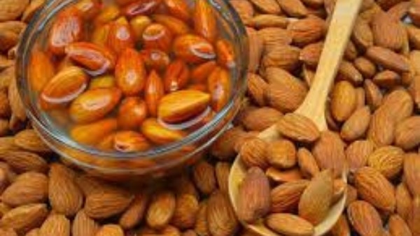 هل نقع اللوز سر خسارة الوزن وتحسين الهضم؟.. دراسة تكشف الحقيقة