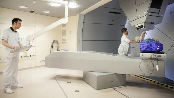 قائد الفريق البحثي بكلية الطب جامعة جنيف: نطور علاجات تستهدف الشيخوخة والسرطان معا