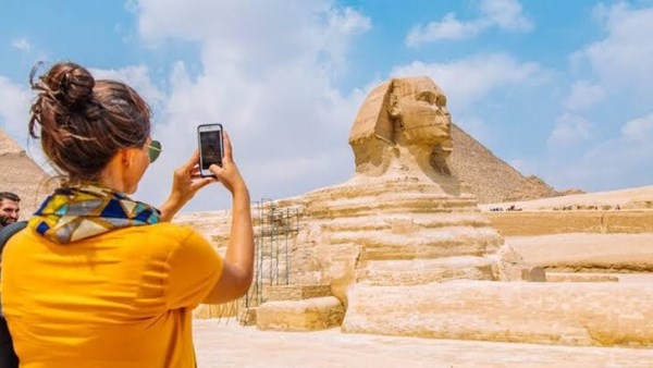 1800 جنيه لليوم.. زيادة أجر المرشد السياحى في مصر