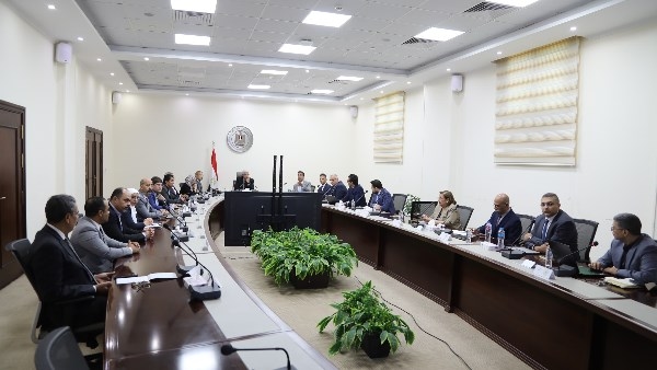 وزير التعليم العالي يعقد اجتماعًا مع ممثلي مؤسسة كلاريفيت لتعزيز التعاون المشترك