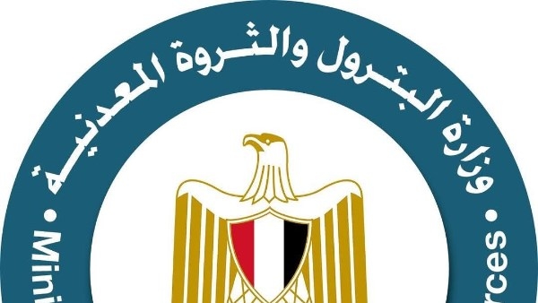انقلاب بارج بحري بمنطقة جبل الزيت بخليج السويس