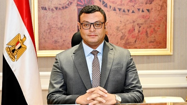وزير الإسكان يتابع تطوير منظومة الصرف ورفع كفاءة المناطق الصناعية بالعاشر