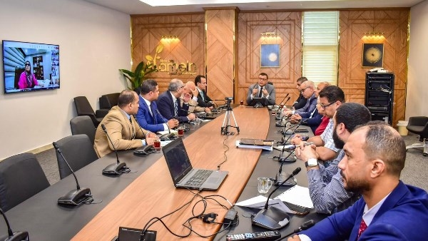الإسكان: توجيهات لصيانة الطرق وتطبيق معايير السلامة والصحة المهنية للحد من الحوادث