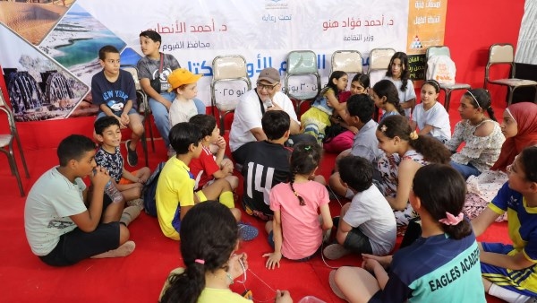 كابالا يُعيد فن الحكي إلى الواجهة في معرض الفيوم للكتاب