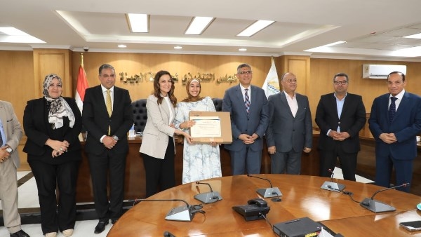 محافظ الجيزة يُكرِّم أوائل الثانوية العامة والدبلومات الفنية