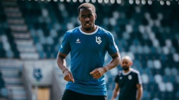 تيدي اوكو يصل القاهرة اليوم لإنهاء إجراءات انتقاله إلى الزمالك
