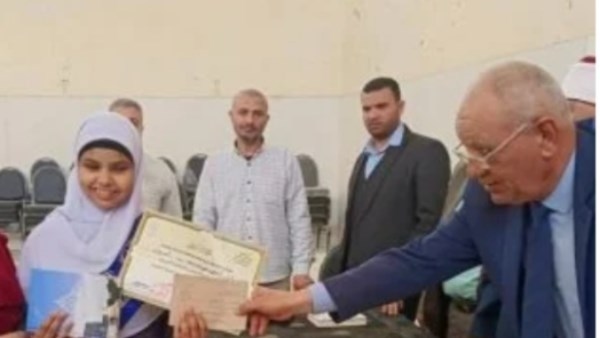 أخبار أسوان: الخامسة بالثانوية الأزهرية إعاقتها لم تمنعها من التفوق.. ورفع للإشغالات و10 مشروعات عاجلة بقطاع مياه الشرب
