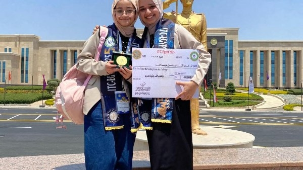 محافظ الغربية يشيد بتفوق الطالبات في مؤتمر الاتصالات ويعتمد هذه المكافأة