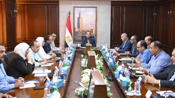 رئيس الوزراء يستعرض مقترحا للشراكة بين الدولة والقطاع الخاص والمجتمع المدني لإنشاء شبكة رعاية صحية بالإسكندرية