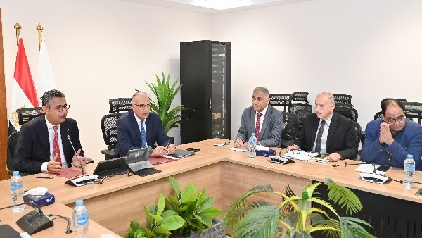 وزيرا الري والتموين يبحثان سبل تطوير مصانع إنتاج السكر