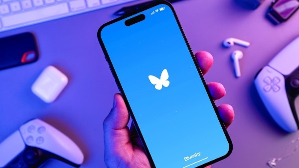 تطبيق Flashes .. بديل جديد لإنستجرام مبني على شبكة Bluesky الاجتماعية