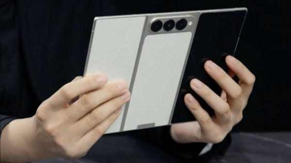 Phantom Ultimate G Fold.. هاتف ثلاثيي الطي من تكنو يقهر هواوي وسامسونج