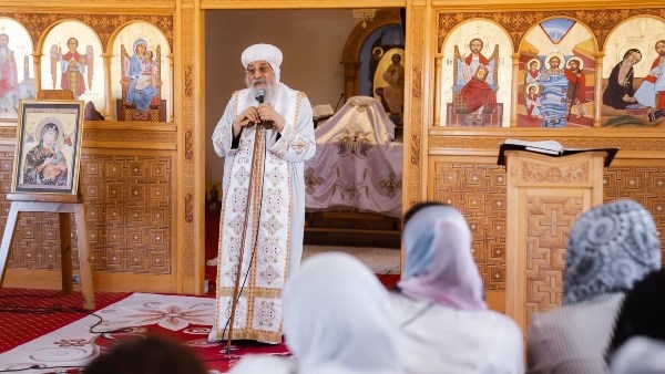 البابا تواضروس يصلي قداس عيد الرسل مع شباب أسبوع الخدمة العالمي