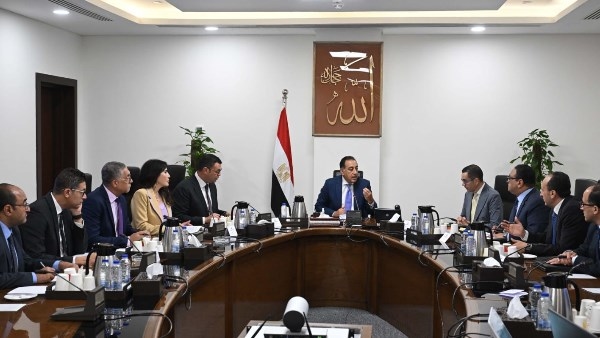 رئيس الوزراء يستعرض ملامح النسخة النهائية من مشروع قانون المناطق المركزية للمال والأعمال