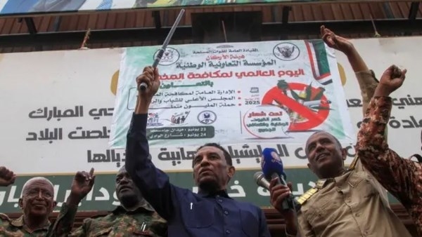 رئيس الوزراء السوداني يتعهد بإعادة بناء الخرطوم في أول زيارة له للعاصمة