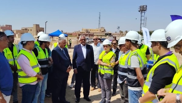 لدعم البنية التحتية الرقمية.. إنزال الكابل البحري SMW-6 بمدينة رأس غارب