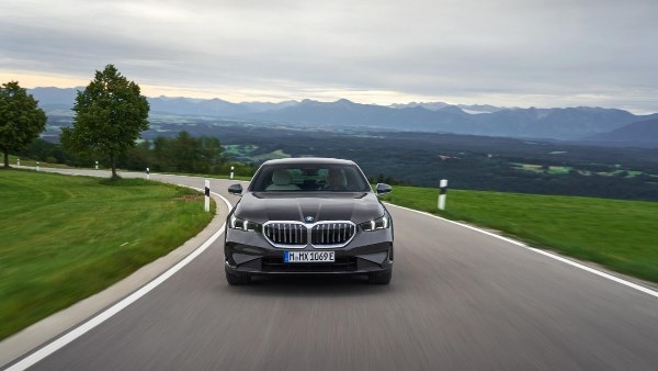 مواصفات BMW 520i Luxury