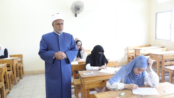 وكيل الأزهر: في ختام امتحانات الثانوية الأزهرية لا يسعنا إلا أن نقف احتراما لأبنائنا
