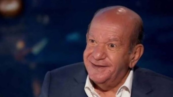 كان ضاحكا.. مفيد عاشور ينعى لطفي لبيب