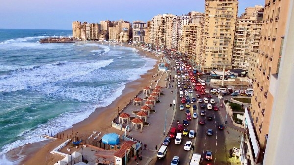 مدحت قريطم: عبور المشاة من أماكن غير مخصصة سبب كبير في حوادث الطرق