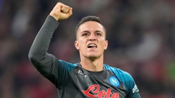 أتلتيكو مدريد يواصل الضغط لضم راسبادوري من نابولي وسط تحفظ من كونتي