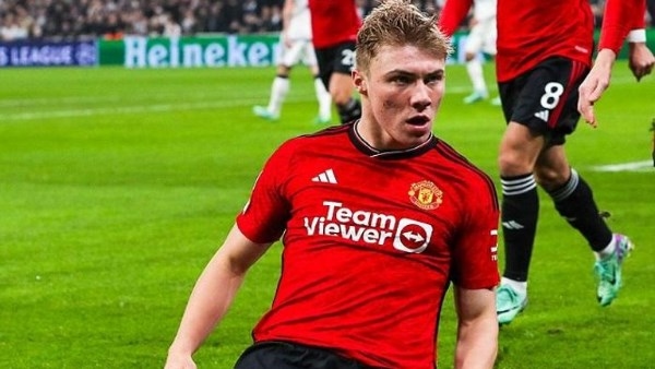 ميلان يفتح باب المفاوضات مع مانشستر يونايتد لضم راسموس هويلوند