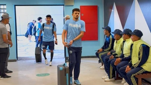 بيراميدز يصل استاد الدفاع الجوي لمواجهة الإسماعيلي بالدوري ..صور
