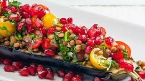 طريقة عمل سلطة الباذنجان المقلي بالطحينة والرمان