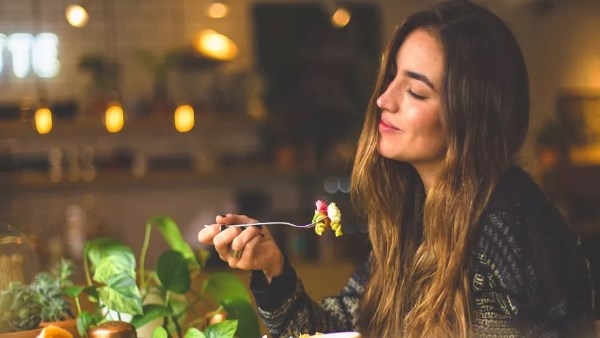 سعادتك تبدأ من معدتك.. أطعمة تجلب الفرح