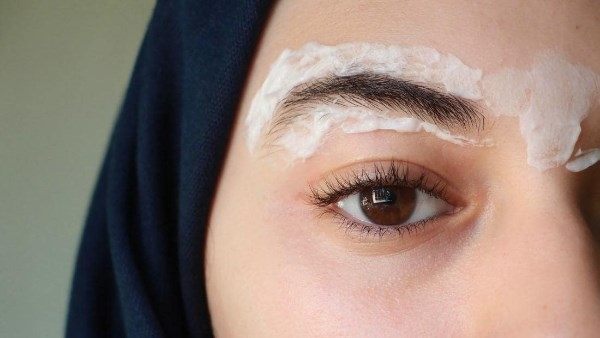 حكم تشقير الحواجب .. الإفتاء: يجوز بهذه الضوابط