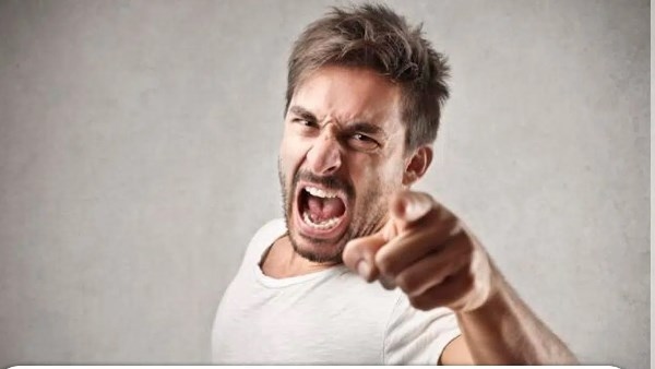 ما حكم قول المسلم لأخيه يا كافر؟.. علي جمعة يجيب