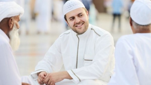 الأزهر يكشف عن حقوق المسلم على أخيه.. تعرف عليها