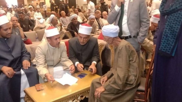 نزاع استمر لسنوات .. مصالحات الأزهر تنهي خصومة ثأرية في قنا