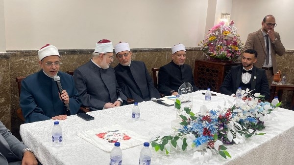 الإمام الأكبر يهنئ نجل رئيس جامعة الأزهر السابق بزفافه.. صور