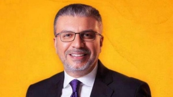 دعم الحالات الإنسانية.. عمرو الليثي يحقق أمنية سيدة مطلقة ويغطي تكاليف عمليتها