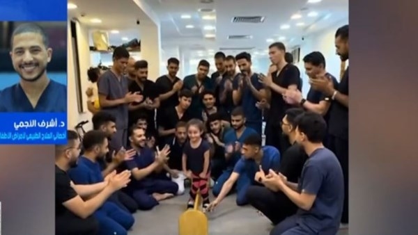 الطفلة «ليليا» تتغلب على الشلل وتخطو أولى خطواتها بفضل جهود فريق طبي مصري