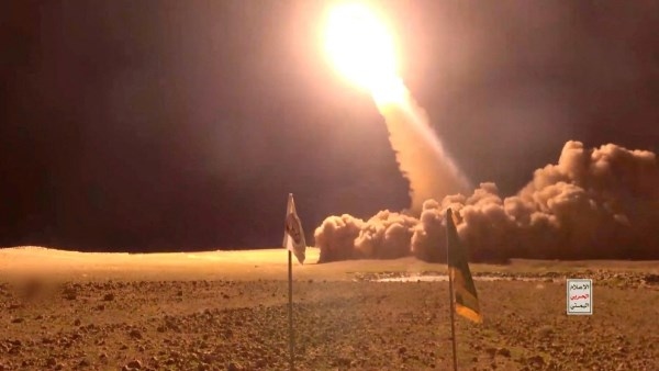 الحوثيون يهاجمون وإسرائيل ترد بضربات جوية.. تفاصيل