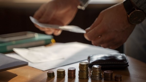 تفاصيل العوائد وخيارات الاستثمار الآمن.. واقتصادي يوضح مميزاتها