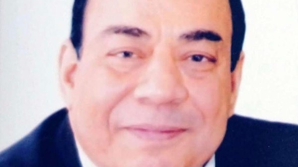 نقل للمستشفى وتم دفنه.. تفاصيل الأيام الأخيرة في حياة الفنان أحمد رشوان