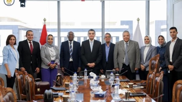 لدعم التصنيع المحلي.. رئيس هيئة الشراء الموحد يستقبل وفدًا من البنك الأفريقي للتنمية.. ونواب تطالب الدولة المصرية بضرورة منح حوافز لإقامة مصانع للمواد الخام للأدوية