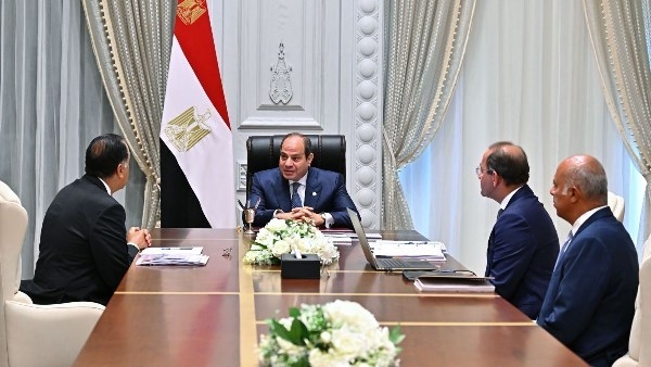 الرئيس السيسي يوجه الحكومة بـ زيادة الإنفاق على برنامجي تكافل وكرامة وقطاعي الصحة والتعليم